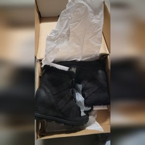 Sorel Size 8 booties